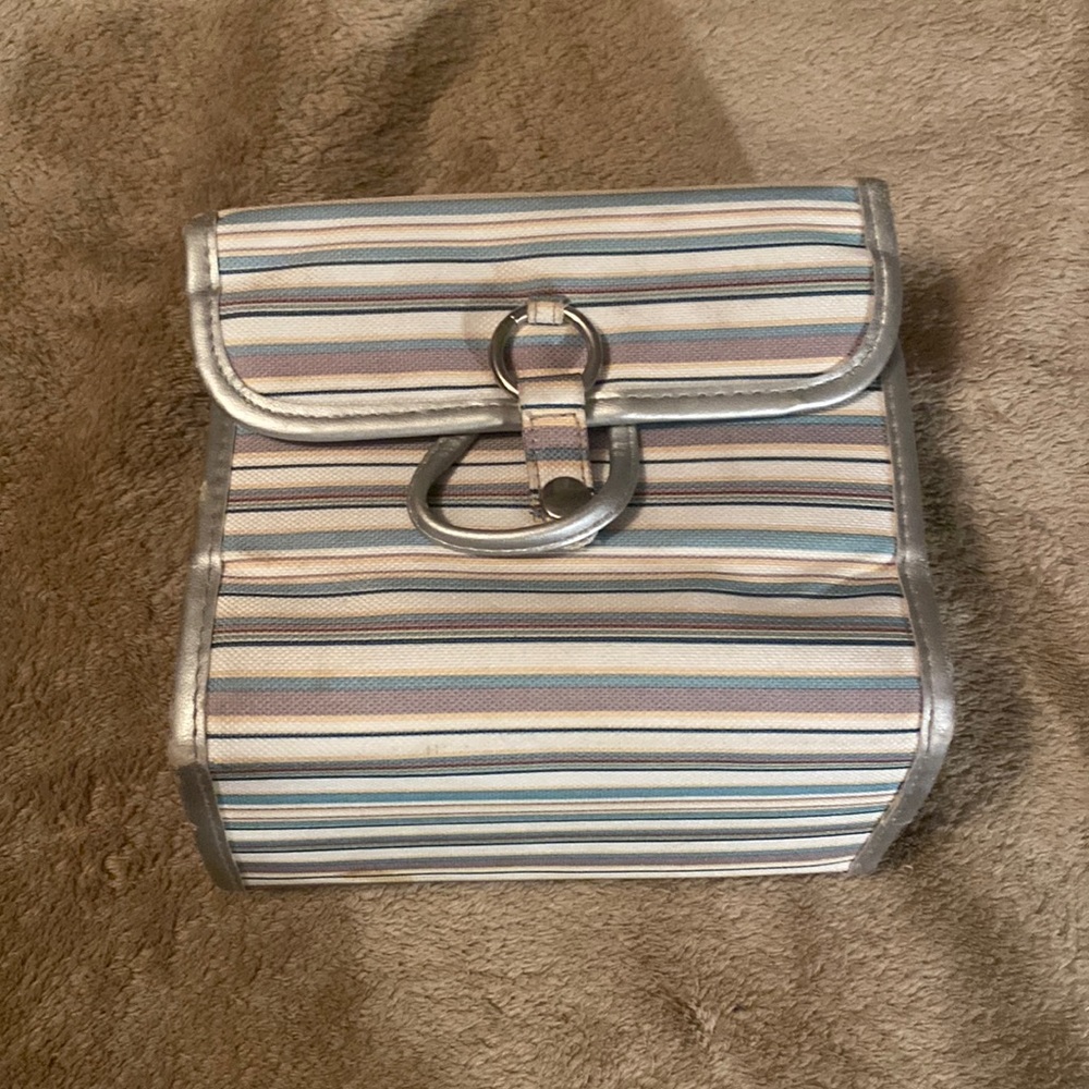 3-pocket travel toiletry kit